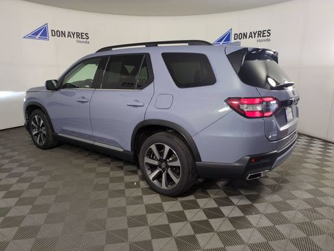 Used 2024 Honda Pilot Touring image 3