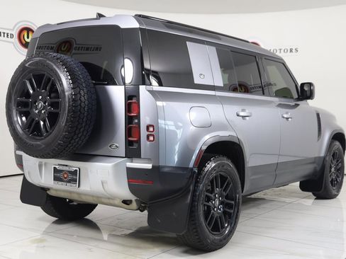 Used 2023 Land Rover Defender 110 SE image 3