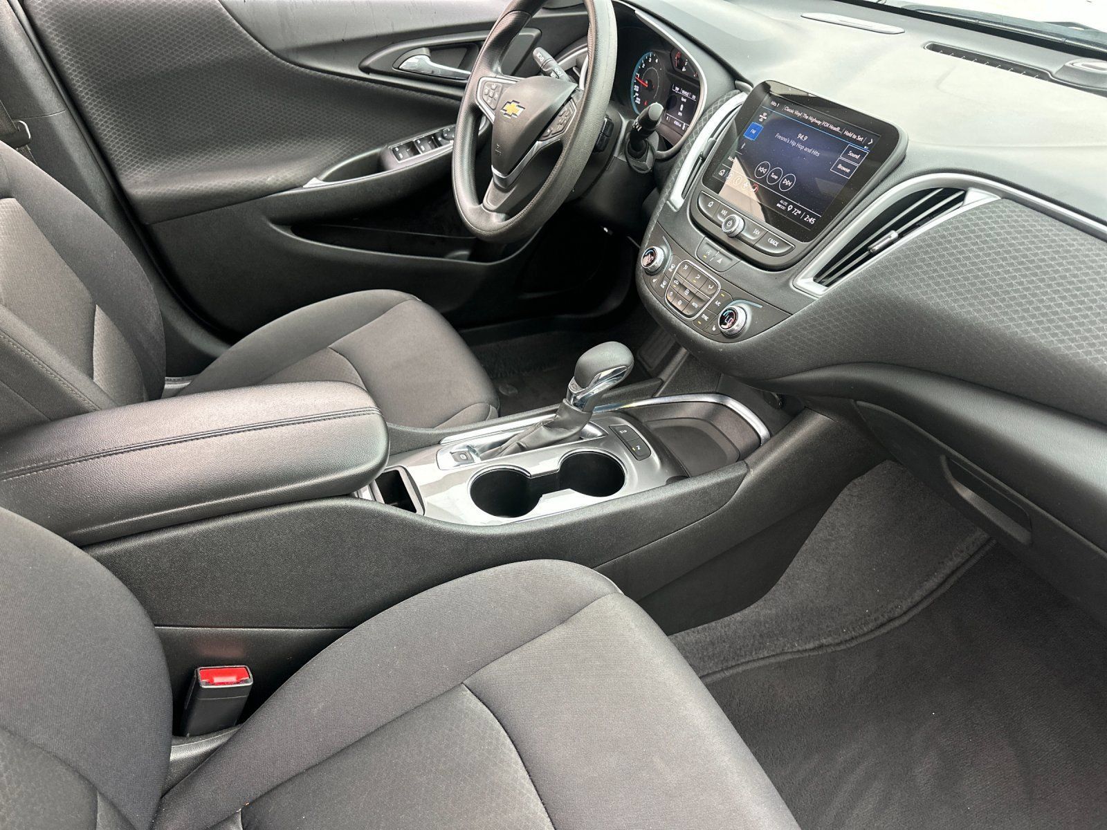 Used 2025 Chevrolet Malibu LT FWD image 16