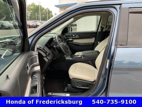 Used 2019 Ford Explorer Platinum AWD/4WD image 31