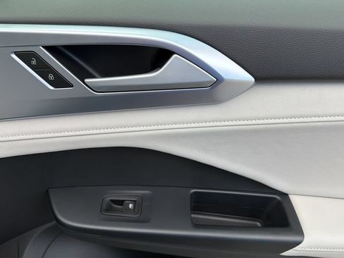 New 2026 Volkswagen Taos SE FWD image 13