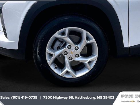Used 2026 Chevrolet Trax LS w/ LS Convenience Package FWD image 7
