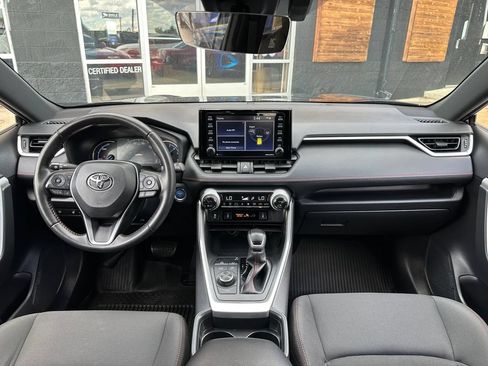 Used 2021 Toyota RAV4 SE w/ Weather & Moonroof Package AWD/4WD image 18