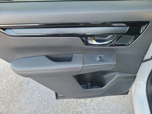 Used 2025 Honda CR-V EX-L image 11