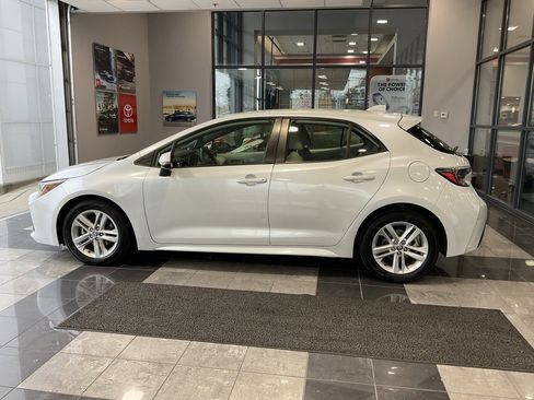 Used 2021 Toyota Corolla SE w/ SE Preferred Package image 4