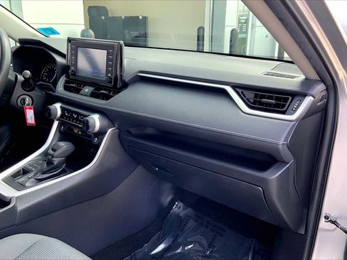 Used 2019 Toyota RAV4 LE w/ All Weather Liner Package image 18
