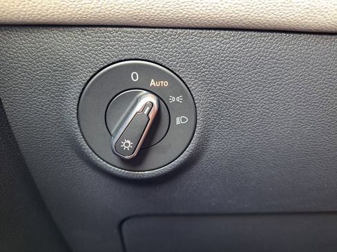 New 2025 Volkswagen Taos SEL image 15