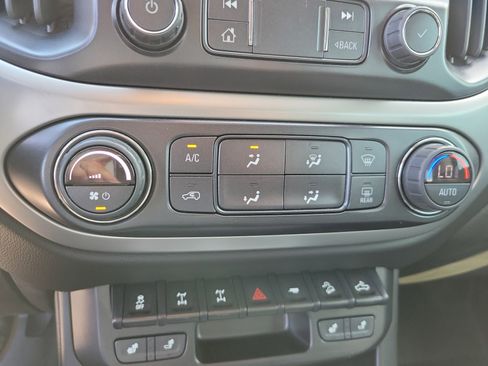 Used 2022 Chevrolet Colorado ZR2 image 25