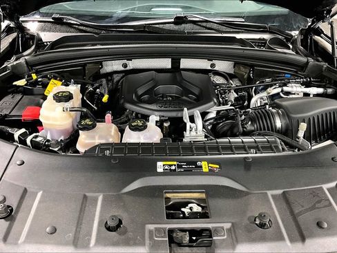 Used 2024 Jeep Grand Cherokee Trailhawk image 12