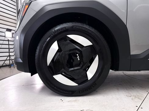 Certified 2024 Kia EV9 Light Long Range RWD image 16
