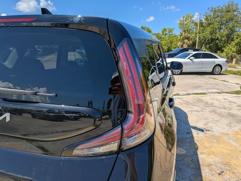 Certified 2025 Kia Soul EX FWD image 11