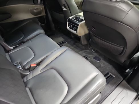 Used 2025 Kia Carnival SX image 11