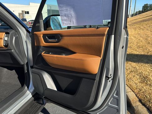 New 2026 Nissan Armada SL w/ Captain's Chari Seat Package image 12