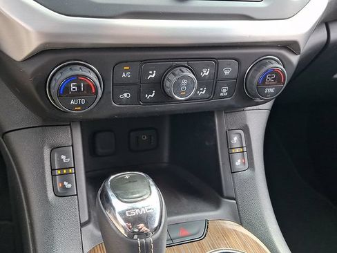 Used 2017 GMC Acadia SLE FWD image 18
