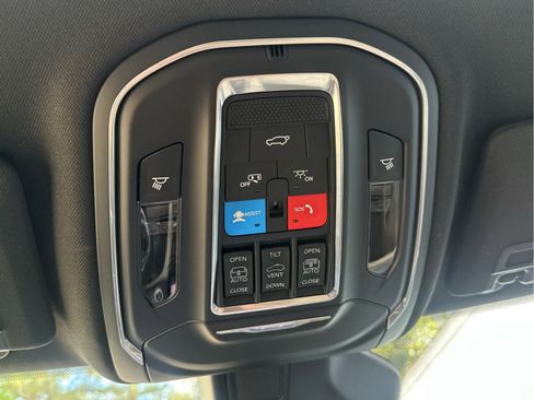 New 2025 Jeep Grand Cherokee Limited w/ Luxury Tech Group II image 47