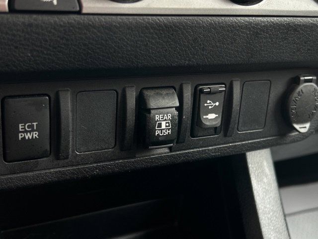 Used 2019 Toyota Tacoma SR5 AWD/4WD image 39