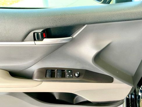 Used 2023 Toyota Camry SE FWD image 12