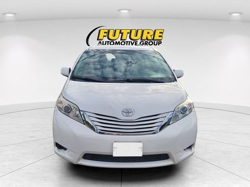Used 2016 Toyota Sienna LE AWD/4WD image 2