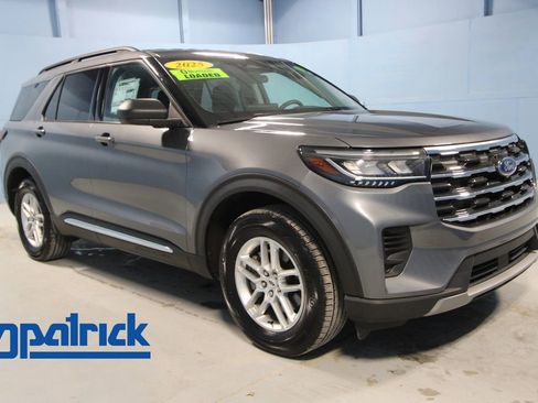Used 2025 Ford Explorer Active image 1