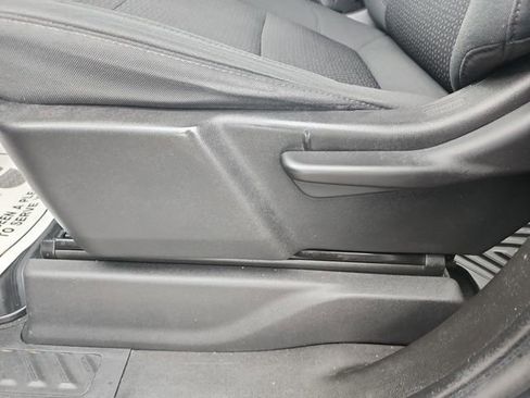 Used 2020 Chevrolet Silverado 1500 Custom w/ Custom Value Package image 15