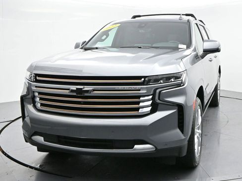 Used 2022 Chevrolet Suburban High Country image 2