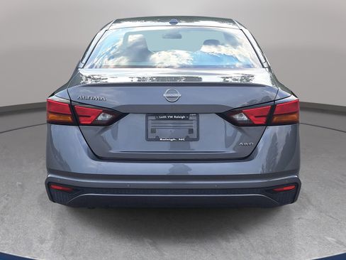 Used 2025 Nissan Altima 2.5 SV AWD/4WD image 6