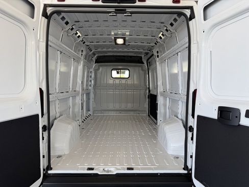Used 2026 RAM ProMaster 2500 w/ Convenience Group FWD image 22