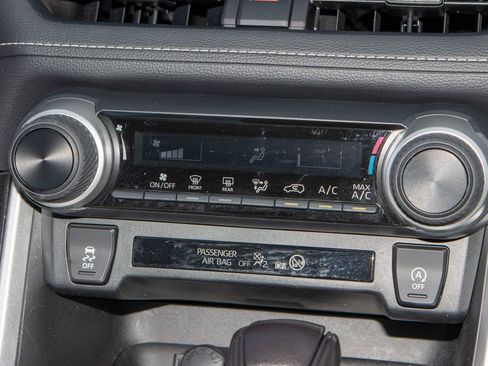 Used 2022 Toyota RAV4 LE image 23