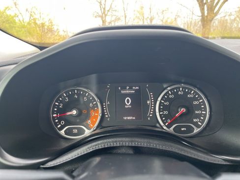 Used 2016 Jeep Renegade Latitude w/ Advanced Technology Group image 24