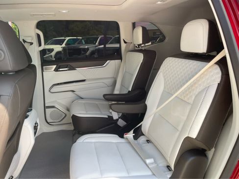 Used 2024 GMC Acadia Denali w/ Super Cruise Package FWD image 21