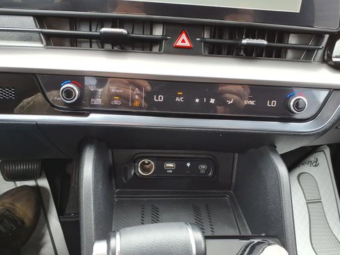 Used 2024 Kia Sportage EX image 14