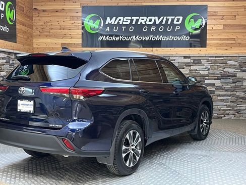 Used 2020 Toyota Highlander XLE AWD/4WD image 25