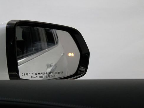 New 2025 Cadillac XT6 Luxury image 25