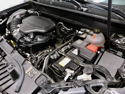 Used 2023 GMC Acadia SLT w/ LPO, Floor Liner Package image 18