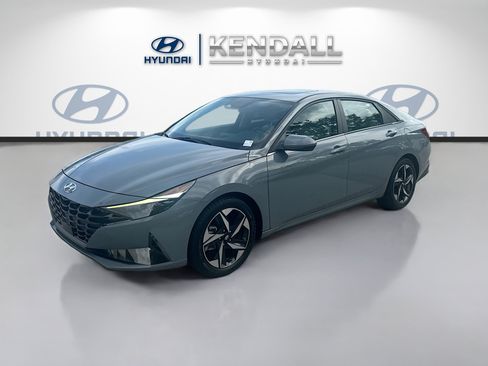 Used 2023 Hyundai Elantra Limited FWD image 3
