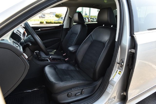 Used 2013 Volkswagen Passat TDI SEL Premium FWD image 18