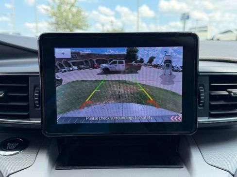 Used 2023 Ford Explorer XLT w/ Equipment Group 202A RWD image 19