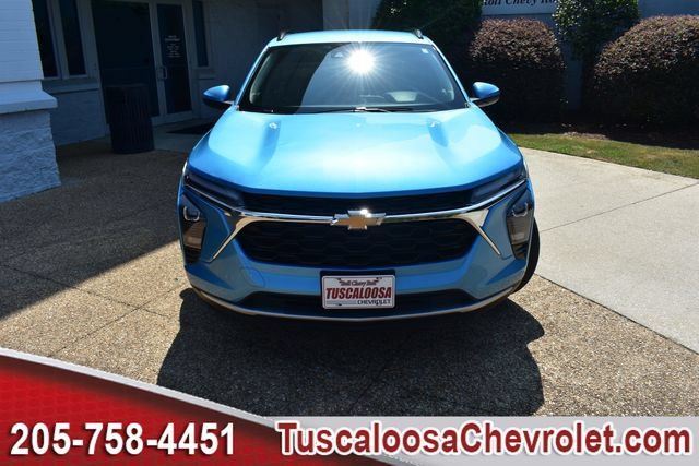 Used 2025 Chevrolet Trax LT w/ Driver Confidence Package FWD image 4