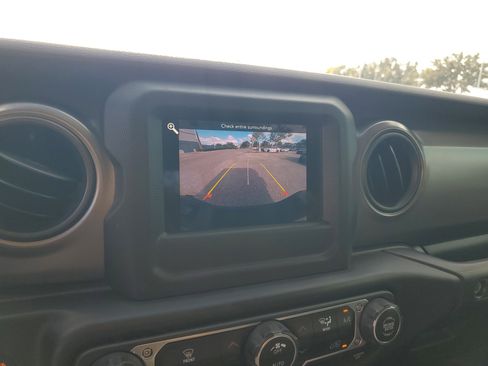 Used 2021 Jeep Gladiator Sport image 21