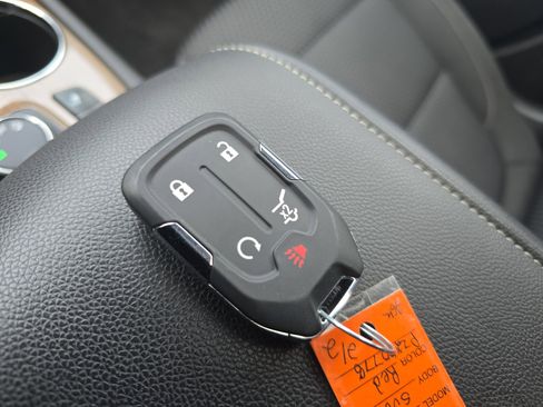 Used 2023 GMC Acadia SLE w/ Driver Convenience Package image 34