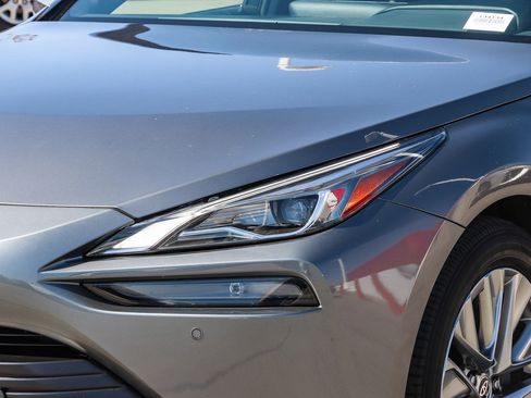 Used 2021 Toyota Mirai XLE w/ Advanced Technology Package image 9