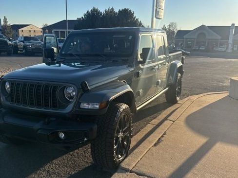 Used 2025 Jeep Gladiator Sport image 1