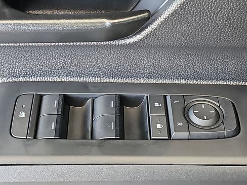 Used 2025 Toyota Tacoma SR5 AWD/4WD image 31