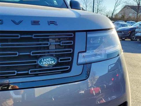 New 2025 Land Rover Range Rover SE image 10