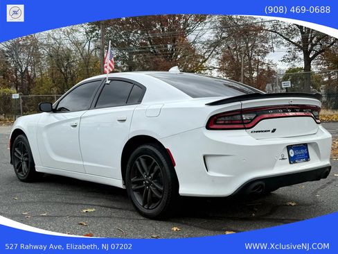 Used 2019 Dodge Charger SXT w/ Plus Group image 2
