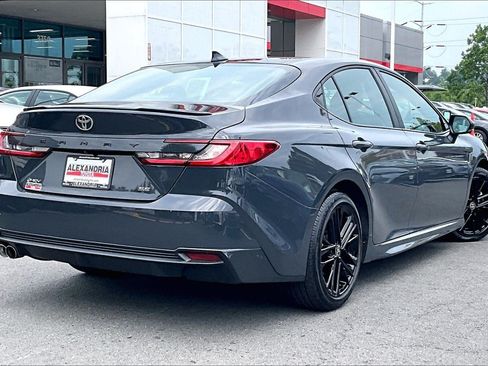 Used 2025 Toyota Camry SE FWD image 12