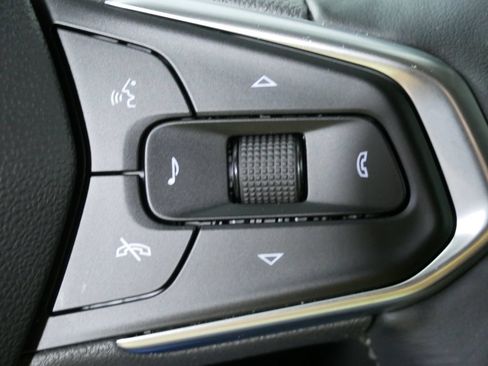 Used 2025 Chevrolet Trax ACTIV w/ Sunroof Package FWD image 26