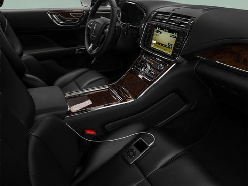 Used 2017 Lincoln Continental Reserve w/ Luxury Package image 29