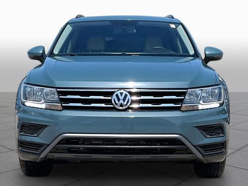 Used 2020 Volkswagen Tiguan SE w/ Panoramic Sunroof Package FWD image 4