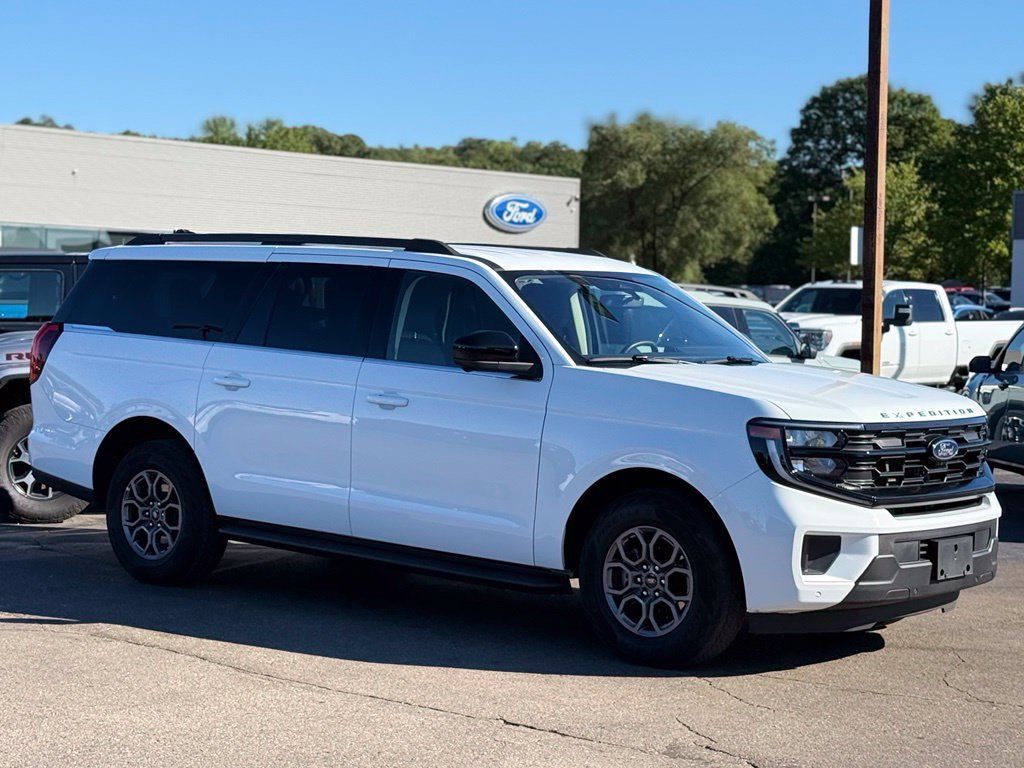 Used 2025 Ford Expedition Max Active AWD/4WD image 34